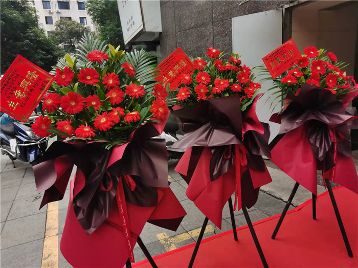 四川中青旅綿陽分社、綿陽市中旅假日旅行社、綿陽自來文化傳播有限公司24H自助售貨服務盛大開業(yè)